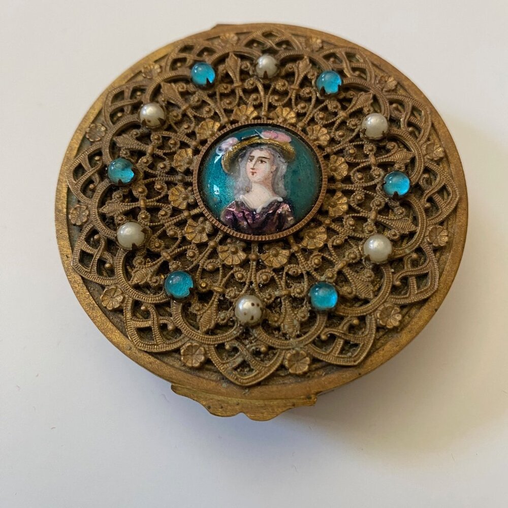 Vintage Powder Compact Marie Antoinette